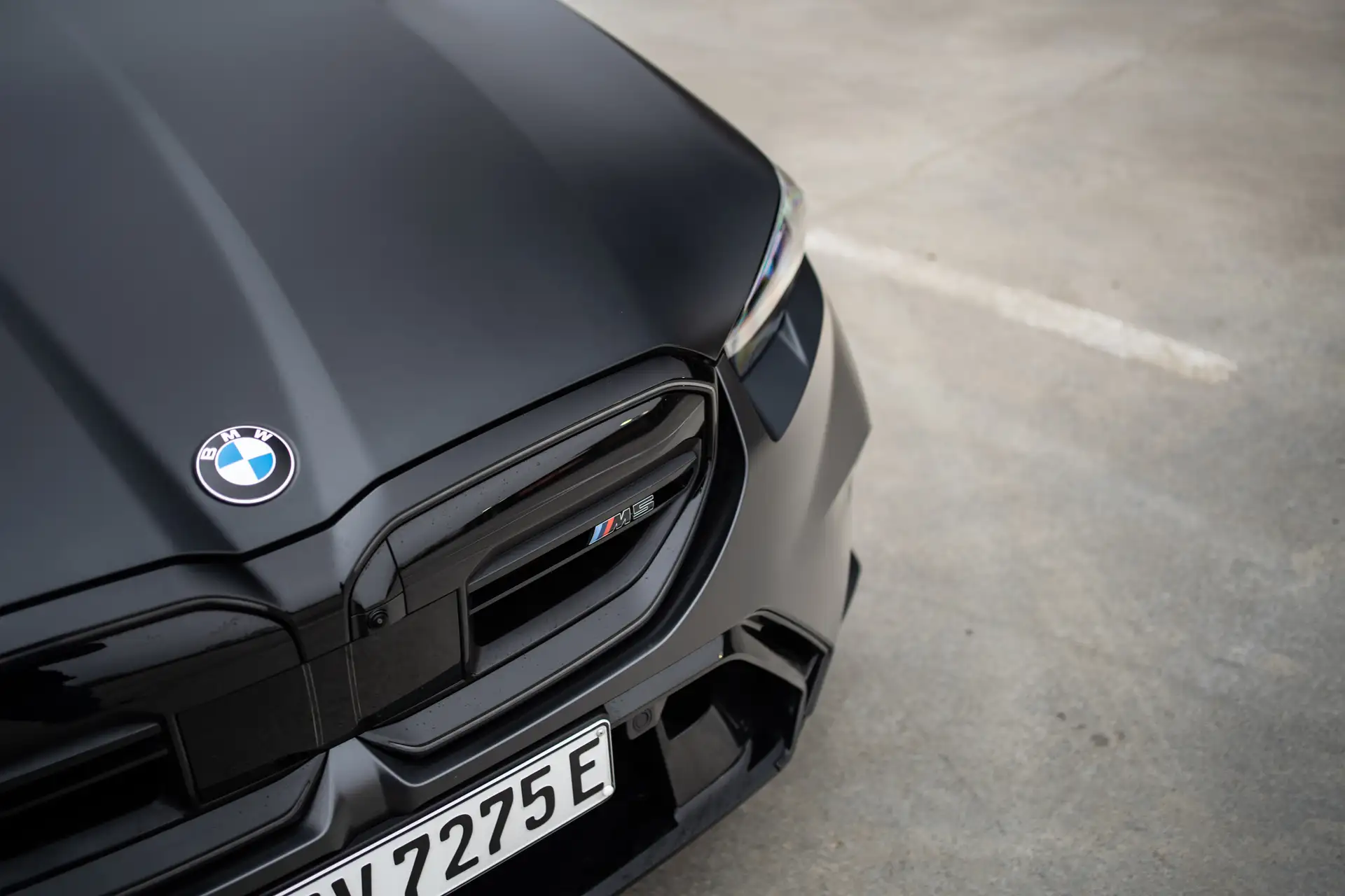 Die Front unseres BMW M5 in Frozen Black.